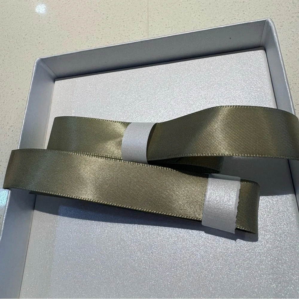 Van Cleef & Arpels Gift Box with green Ribbon